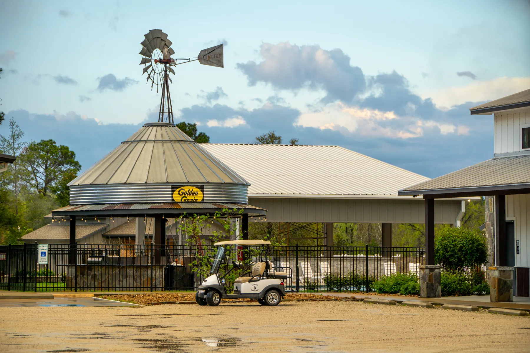 Two Creeks Crossing Resort photo