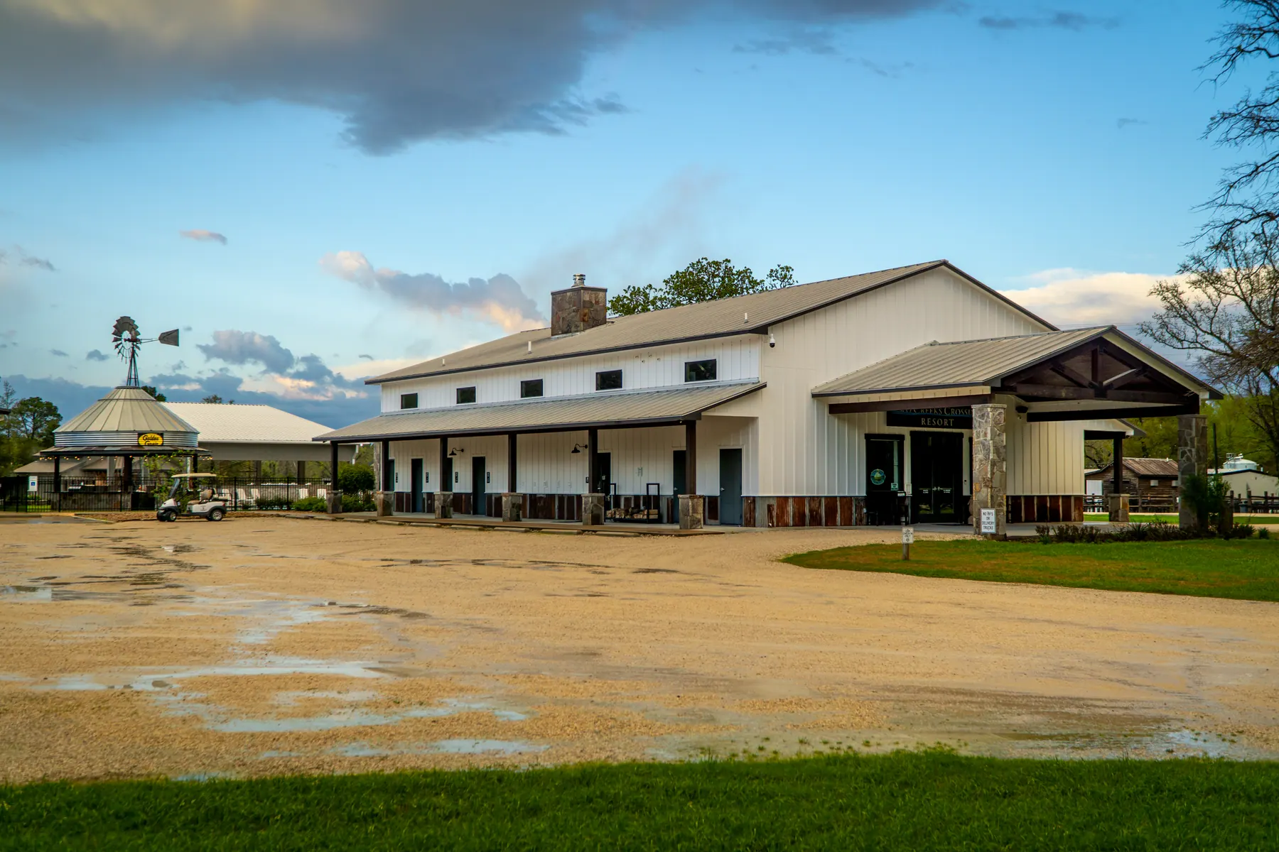 Two Creeks Crossing Resort photo