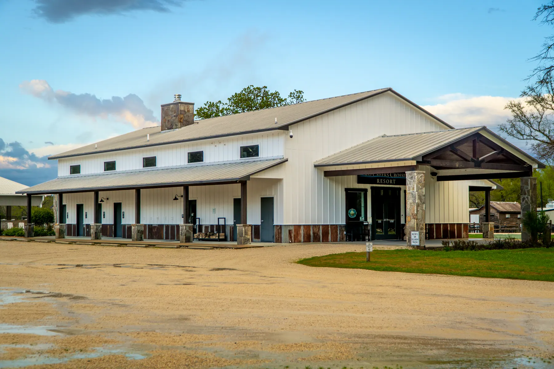 Two Creeks Crossing Resort photo